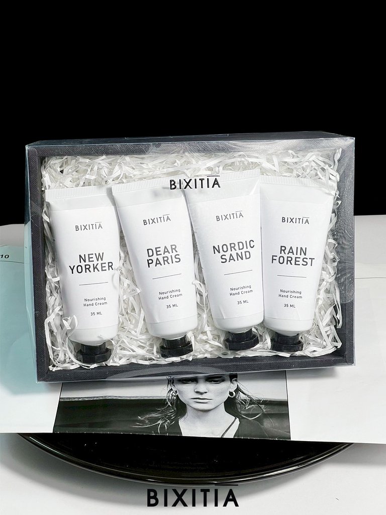 Premium set แฮนด์ครีม 4 กลิ่น พร้อมกล่อง PS-003