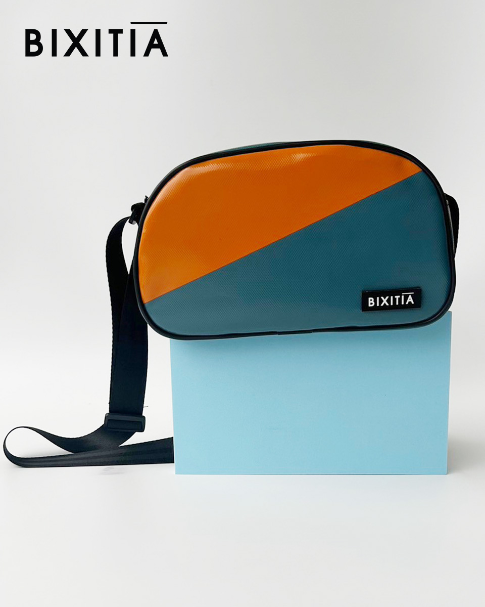 กระเป๋าถือผ้าใบสีตัด กระเป๋าผ้าใบ เปลี่ยนสี ใส่ logo ได้  สะพายข้างทรงมน Lifestyle Custom Bag HA-141